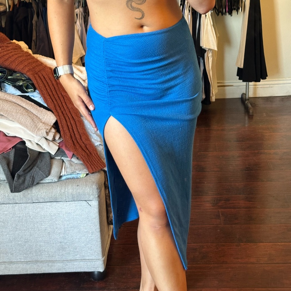 Pretty Little Thing Blue Ruched Midi Skirt